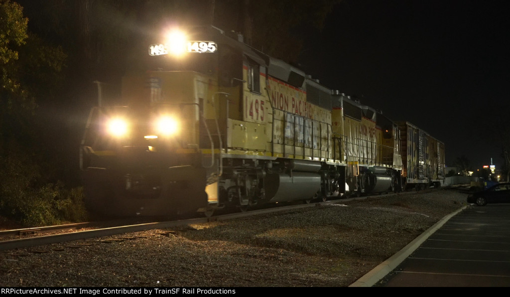 UP 1495 Leads the LRB50-11 down Albrae Industrial Lead